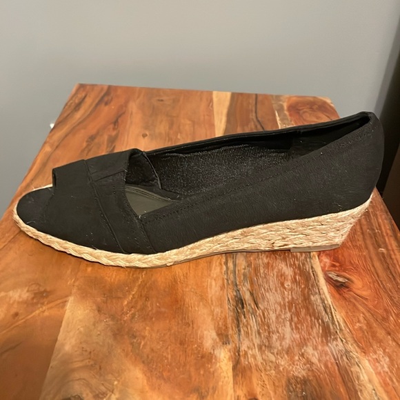 Worn once maybe twice - Picture 1 of 1